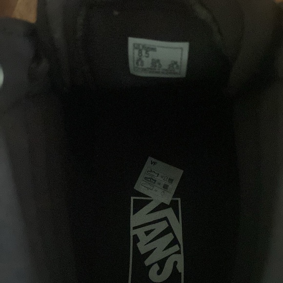 High top Women’s Vans- 8.5 - Picture 7 of 9